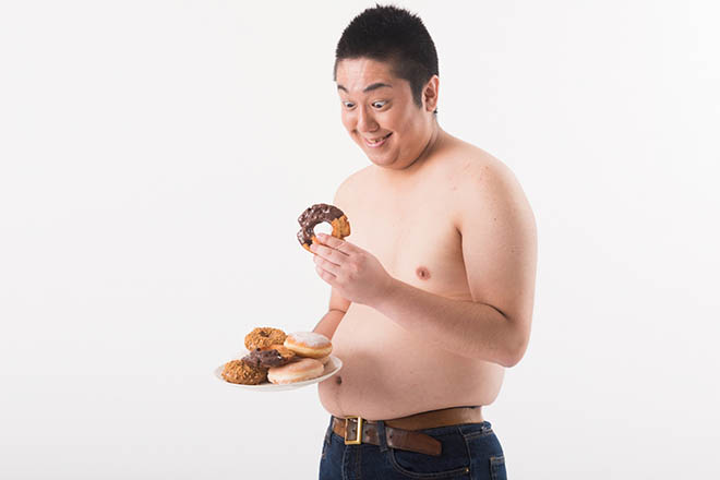 男性のお腹周りの脂肪が増える原因